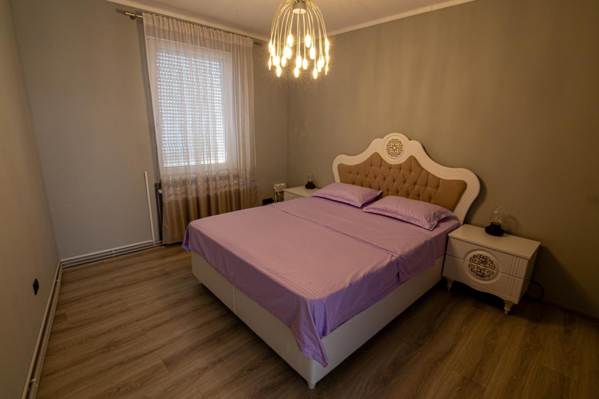 Whitehouse * Arad